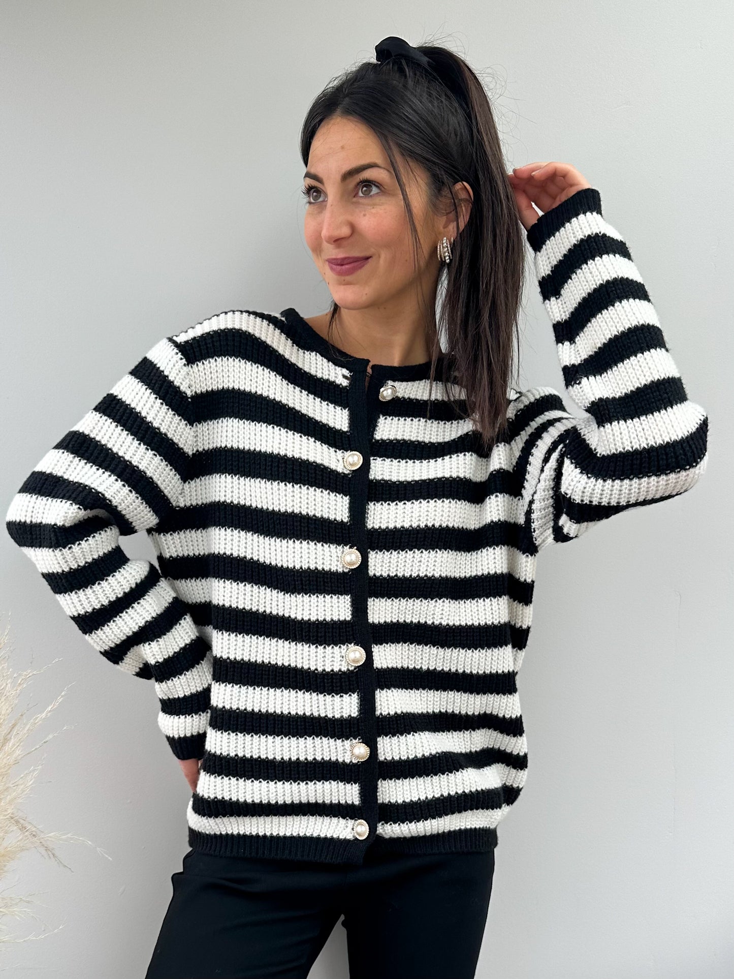 gilet amandine noir boutons nacrés